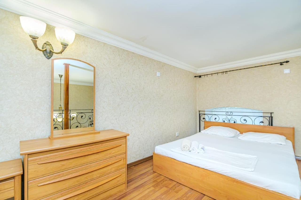 Nizami Street 2 Room Luxe House Баку Екстер'єр фото